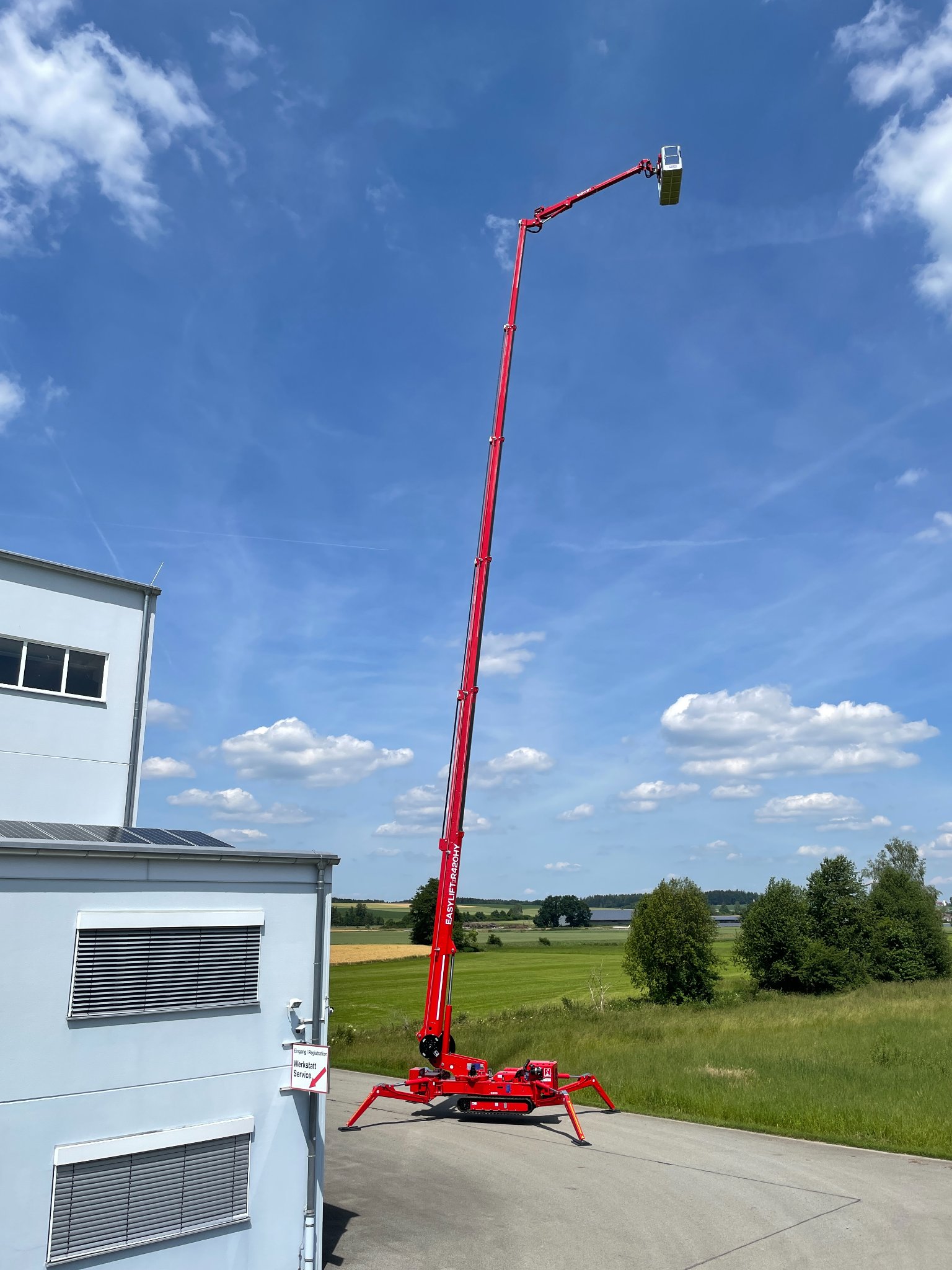 R420HY: demo at PartnerLift and technical course for Lift Manager